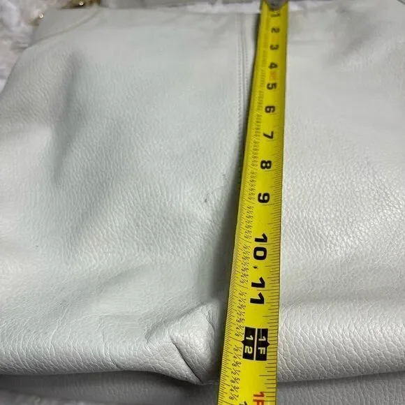 Dooney & Bourke white pebble leather large Hobo bag gold tone hardwares. - Picture 8 of 16